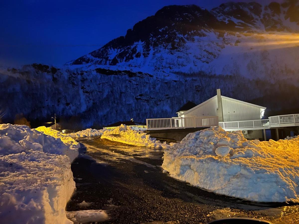 Senja Living Aparthotel Stonglandseidet Bagian luar foto